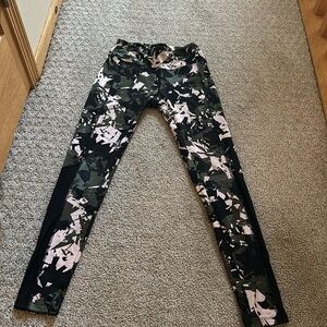Camo type leggings perfect for like dance active wear or everyday leggings